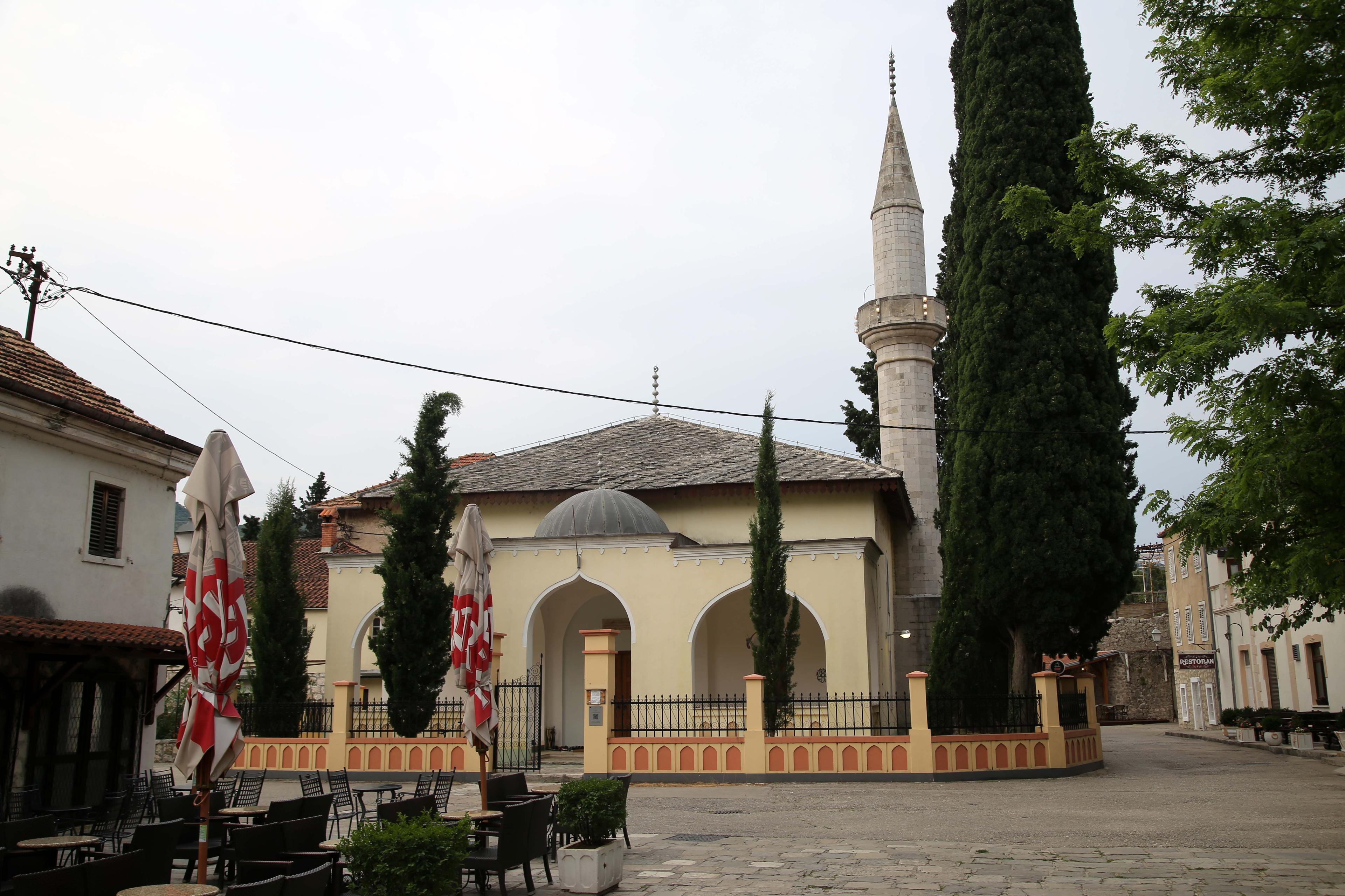 Bajram-namaz u istočnoj Hercegovini klanjan u tri džamije - Avaz