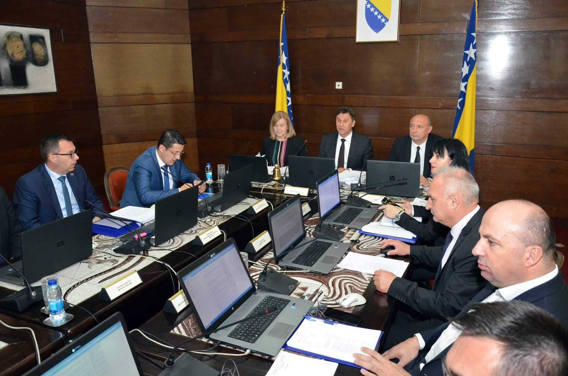 Novalić vodio sjednicu Vlade FBiH, Tužilaštvo pratilo da li poštuje mjere zabrane