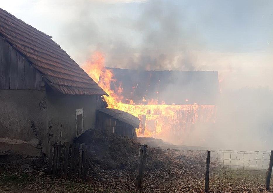 Starac izgorio u pomoćnom objektu - Avaz