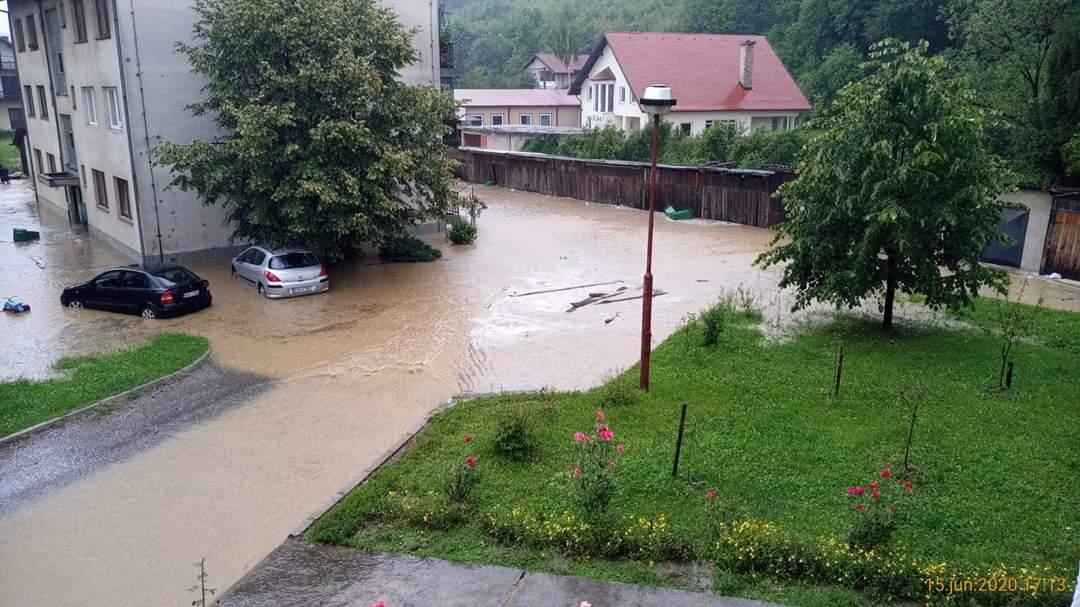 Gradačac večeras zahvatilo novo nevrijeme - Avaz