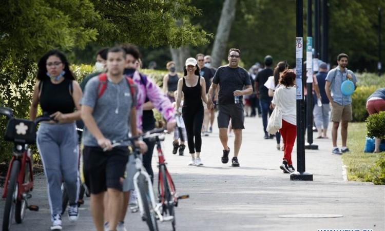 Zdravstveni dužnosnici pripisuju rast zaraze ponovnom otvaranju poduzeća i okupljanjima - Avaz