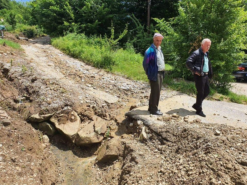 Bujični potoci prije tri dana odnijeli lokalne puteve - Avaz