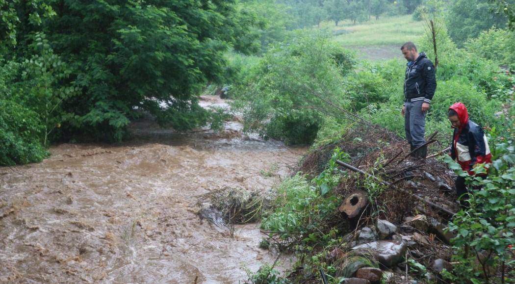 Poplave uzrokovale probleme i u Srebrenici: Nabujala Križevica ugrožava kuće