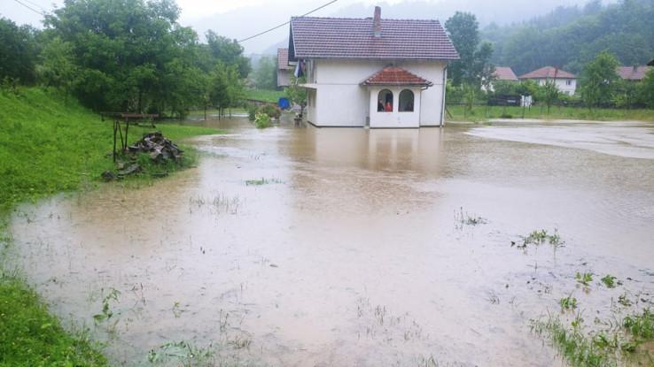 Poplavljene kuće - Avaz