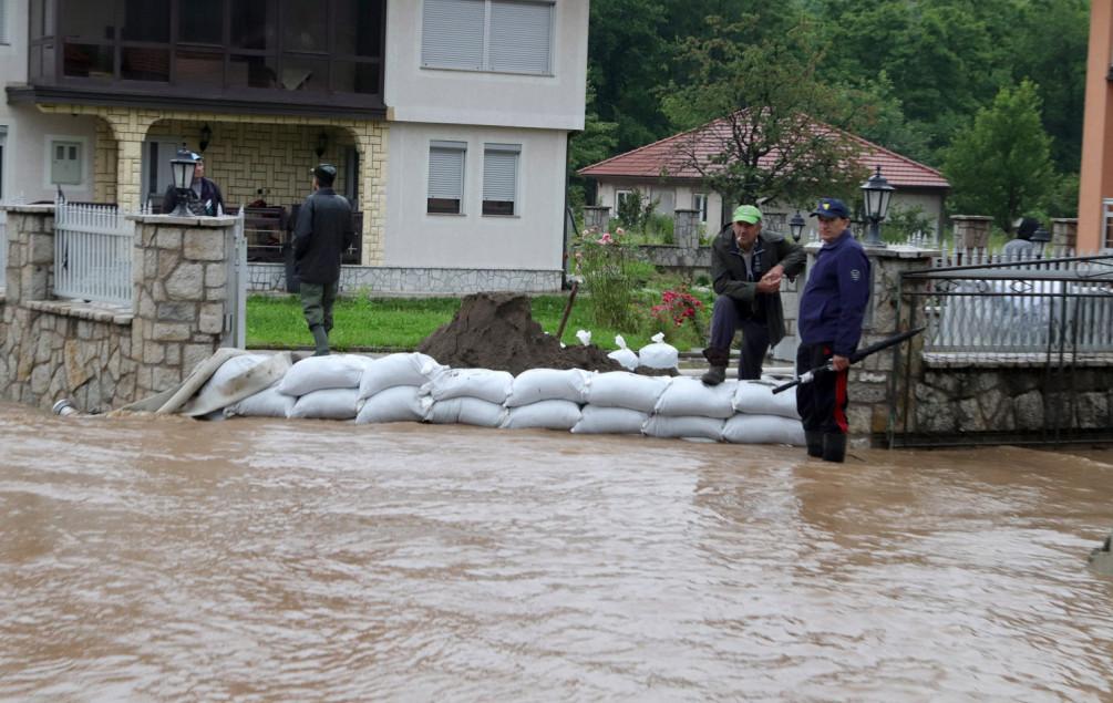 Zbog poplava i klizišta proglašeno stanje prirodne nesreće - Avaz