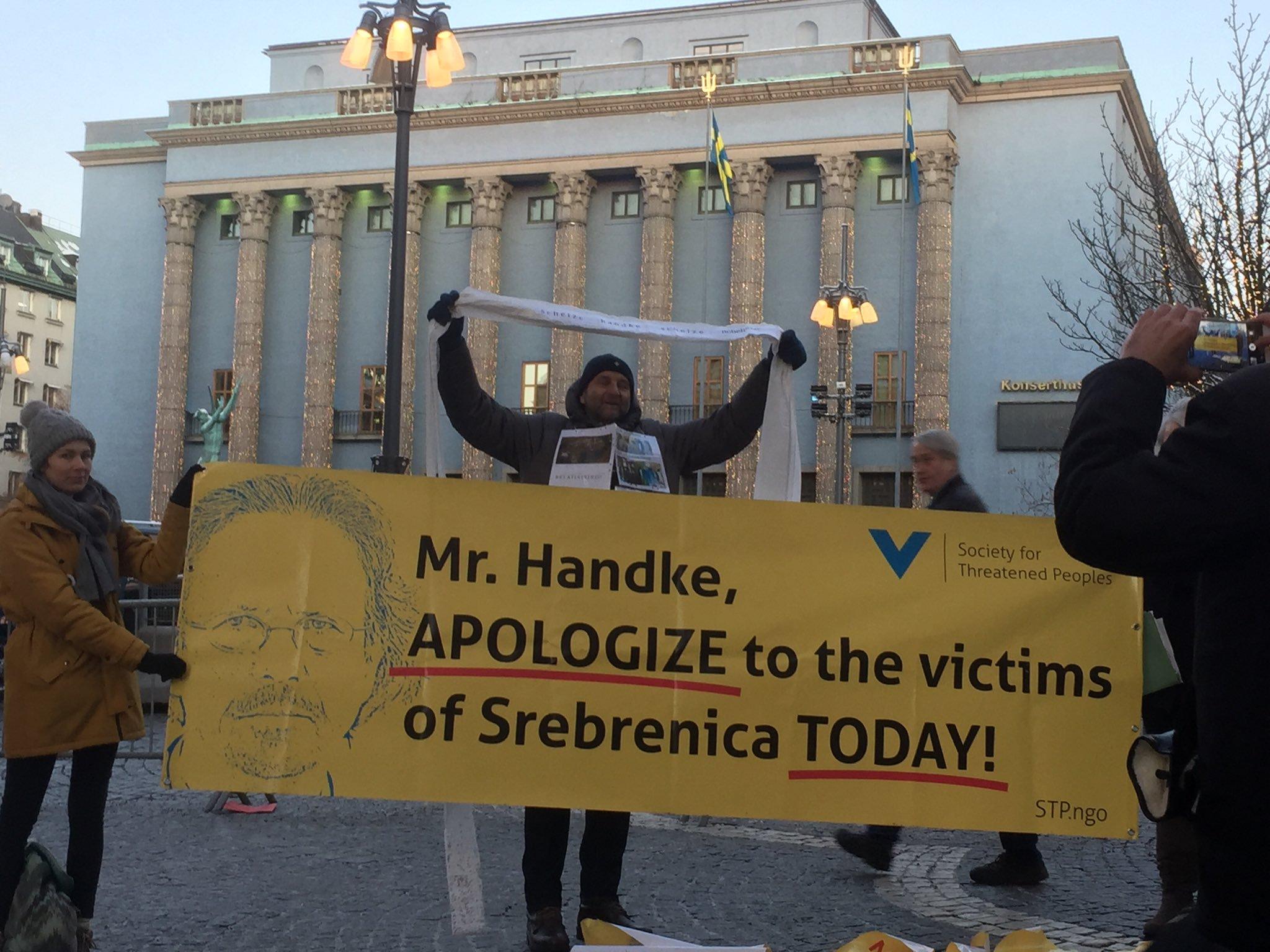 Handke negira genocid u Srebrenici i ubijanja u Sarajevu - Avaz