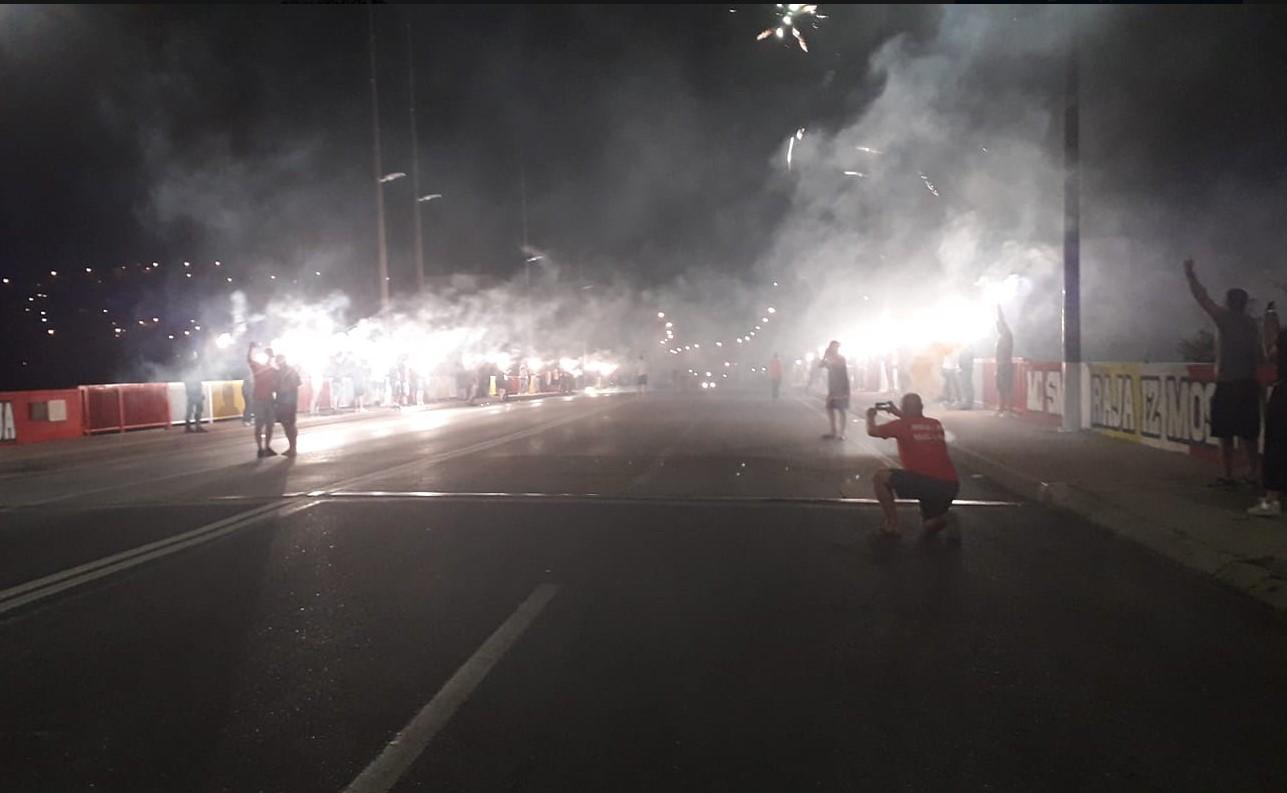 Najvatreniji navijači Veleža 98. rođendan "začinili" velikim vatrometom i bakljadom - Avaz