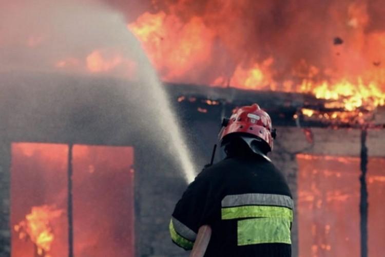 U požaru izgorjele krava i garaža