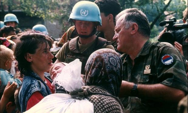 Ratko Mladić u Srebrenici 11. jula 1995. - Avaz