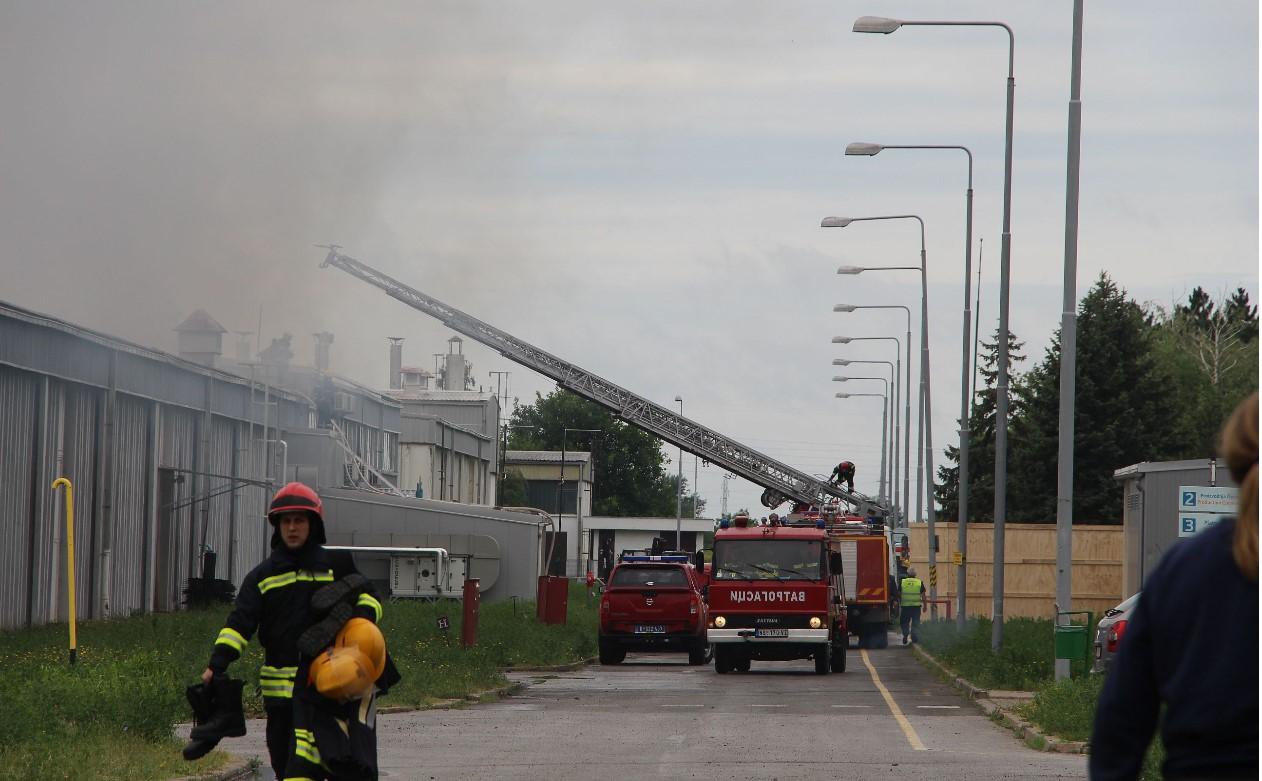 Požar gasilo 25 vatrogasaca - Avaz