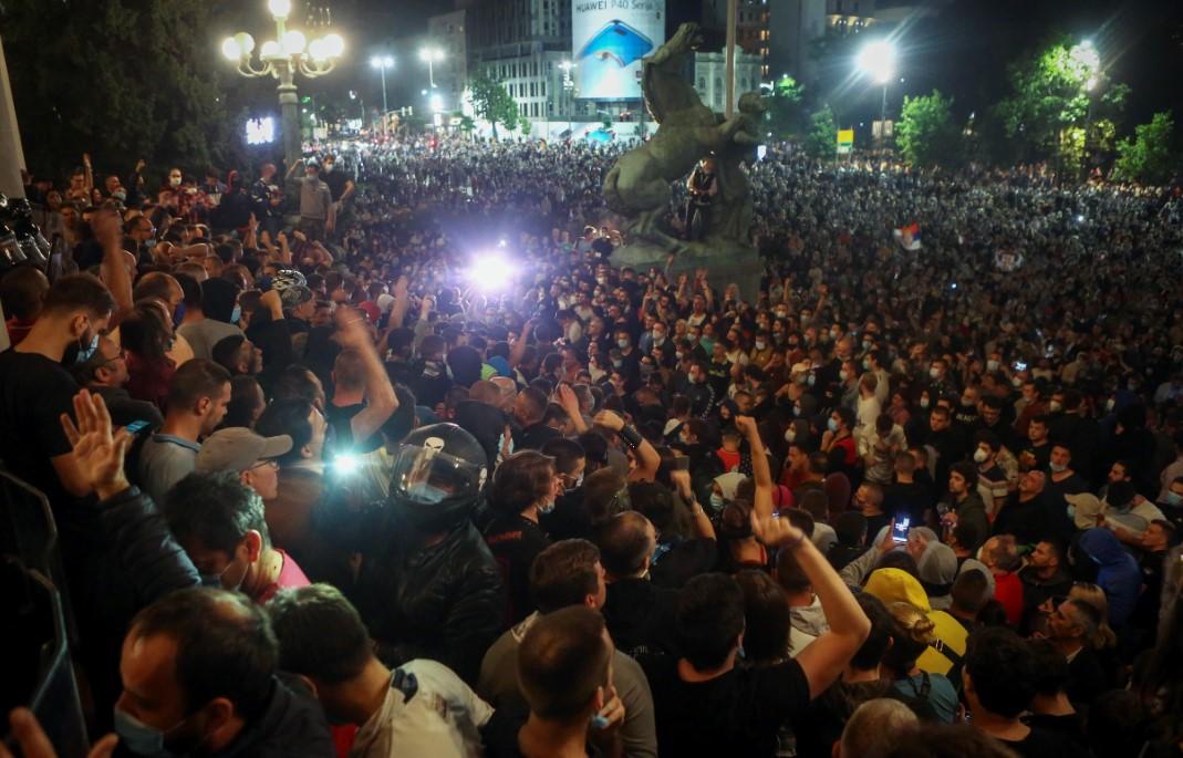 Sa sinoćnjih demonstracija u Beogradu - Avaz