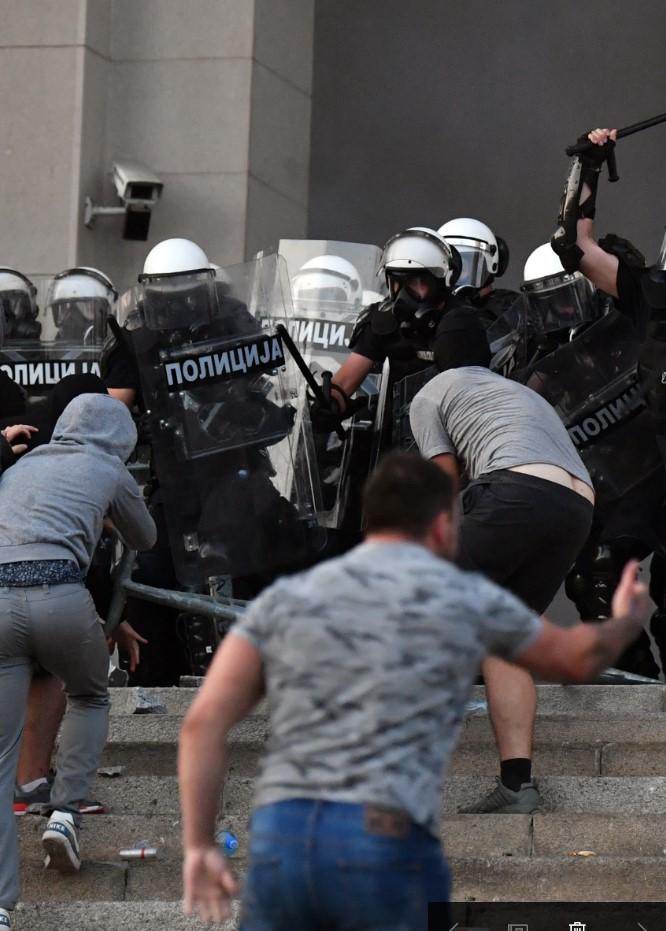 Protesti u Beogradu - Avaz