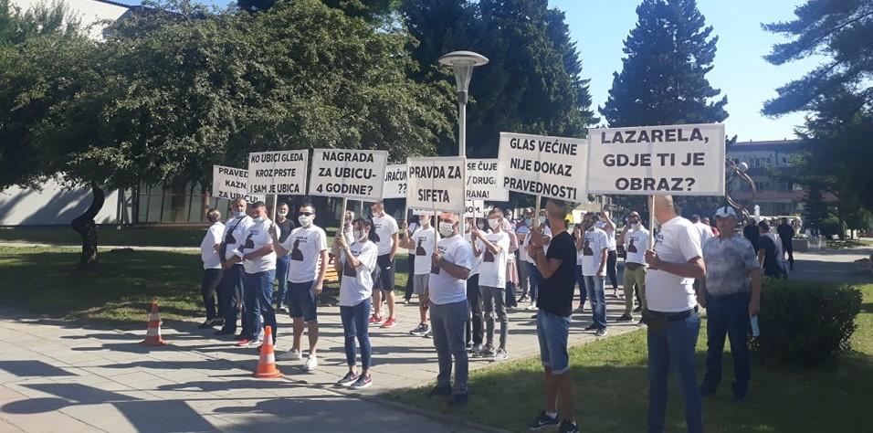 Detalj s današnjih protesta - Avaz