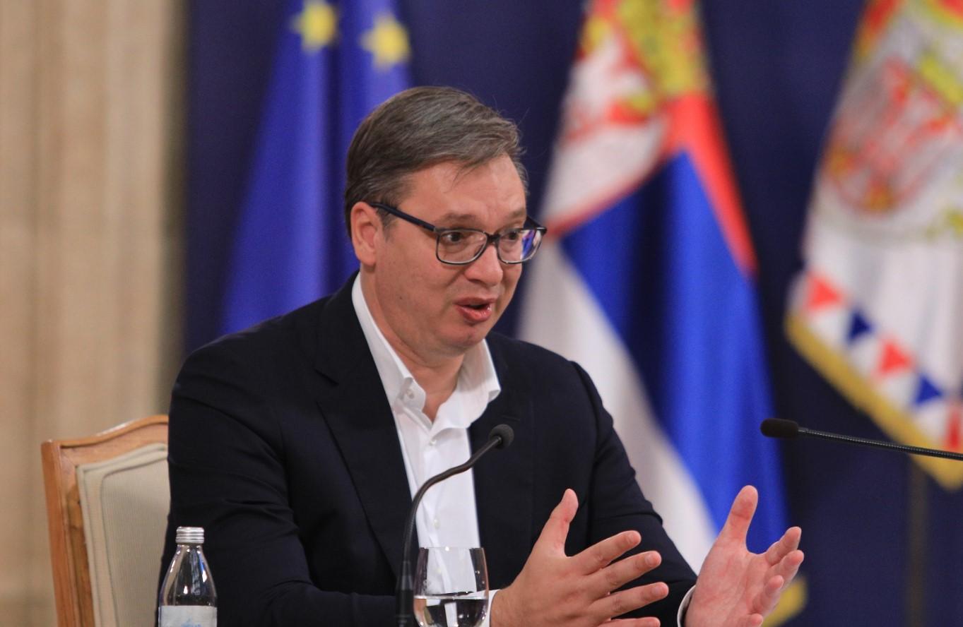 Vučić: Moramo da govorimo o užasu koji se dogodio u Srebrenici