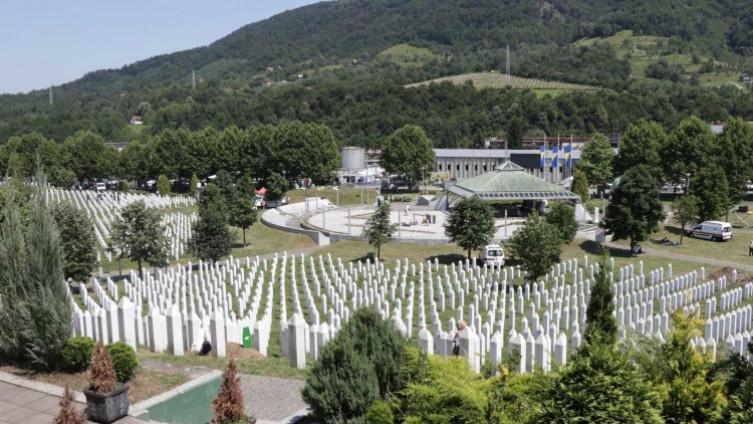 Počela reekshumacija u Memorijalnom centru Potočari