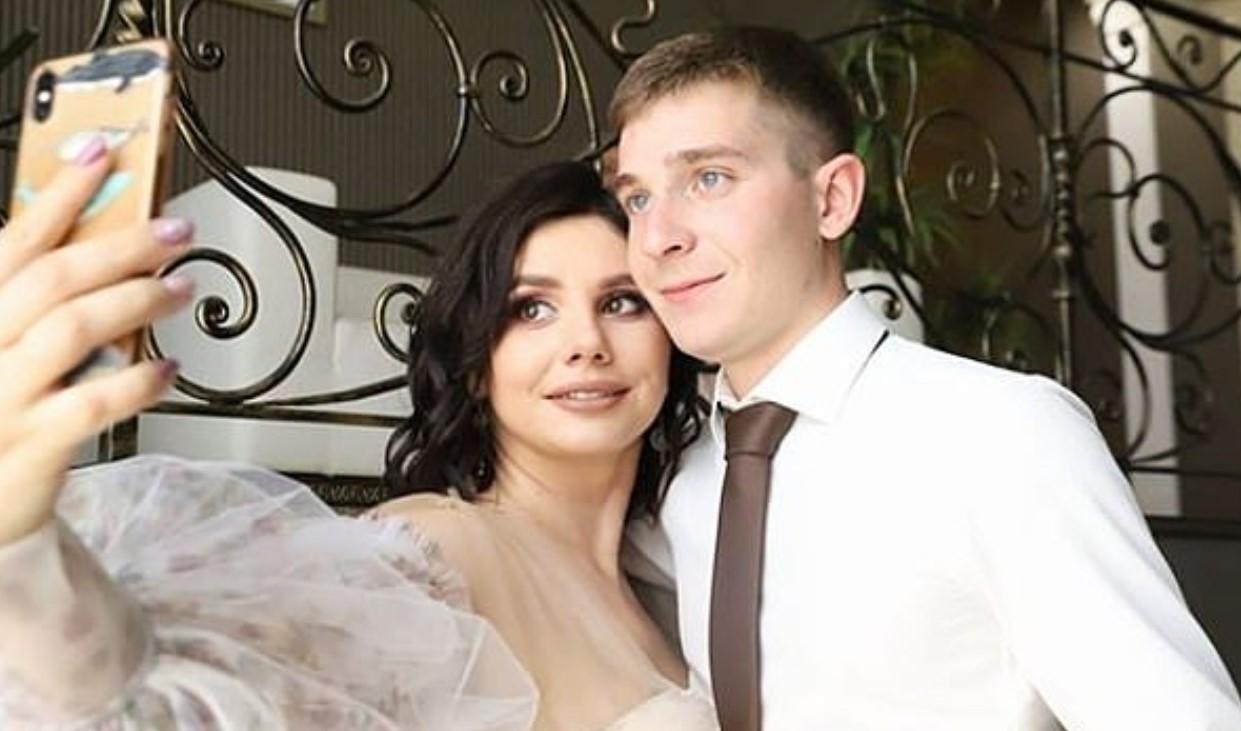 Vjenčanje koje je šokiralo Rusiju: Influenserica uplovila u brak sa svojim posinkom