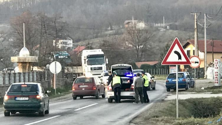 Mercedesom udario dječaka i djevojčicu pa pobjegao