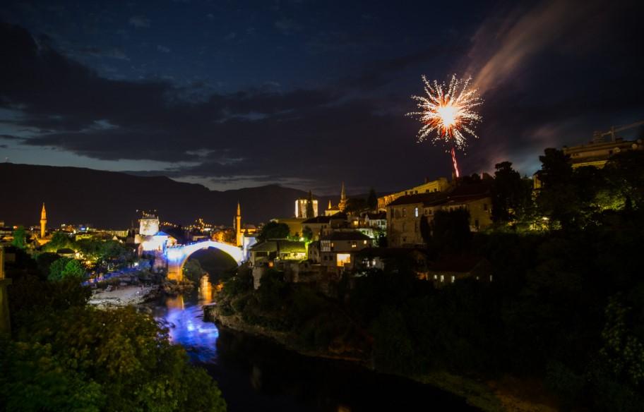 Vatromet za 16. godišnjicu obnove Starog mosta