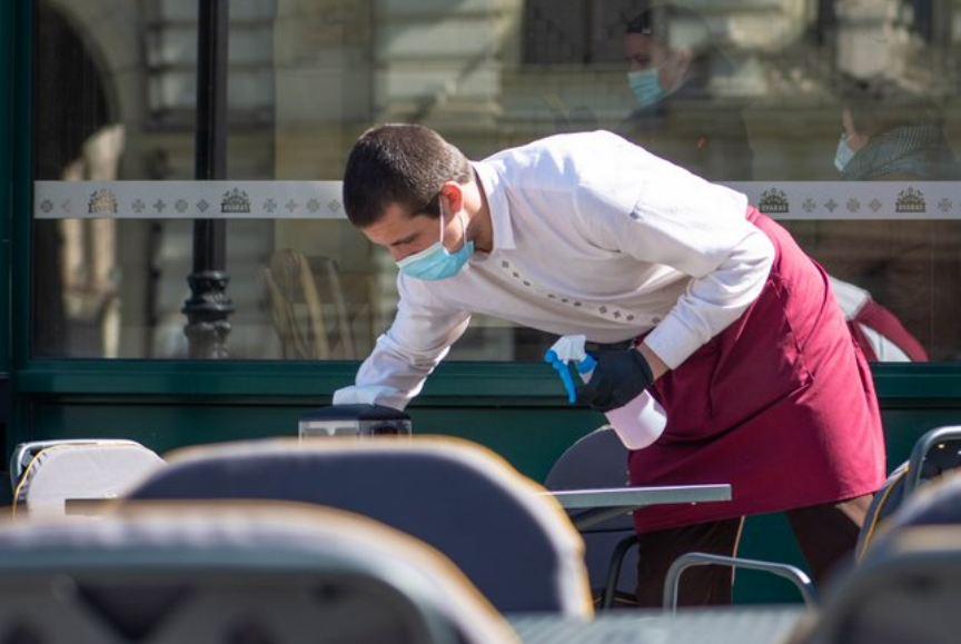 Crna Gora ublažila neke mjere: Ugostiteljski objekti rade do ponoći, dozvoljena živa muzika, ali nema plesanja