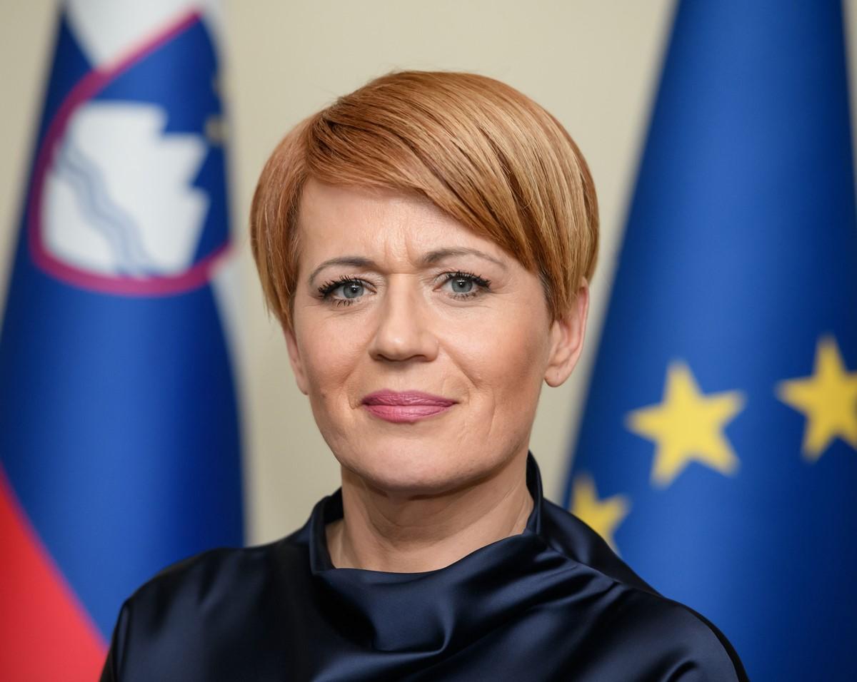 Aleksandra Pivec - Avaz