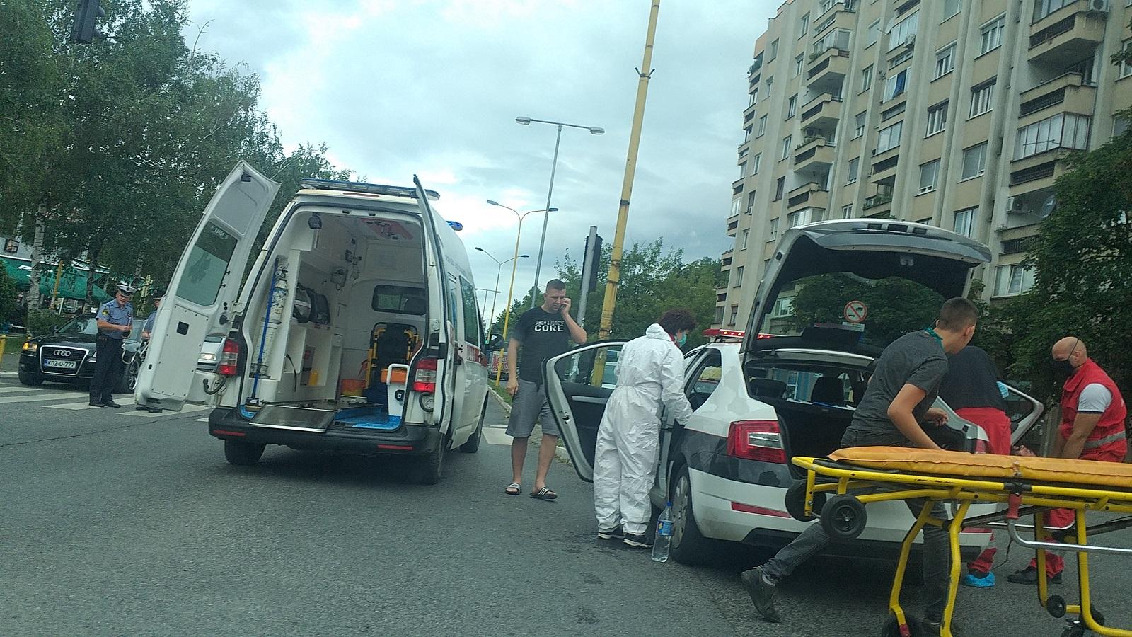 Ljekari Hitne pomoći zbrinjavali pješaka - Avaz