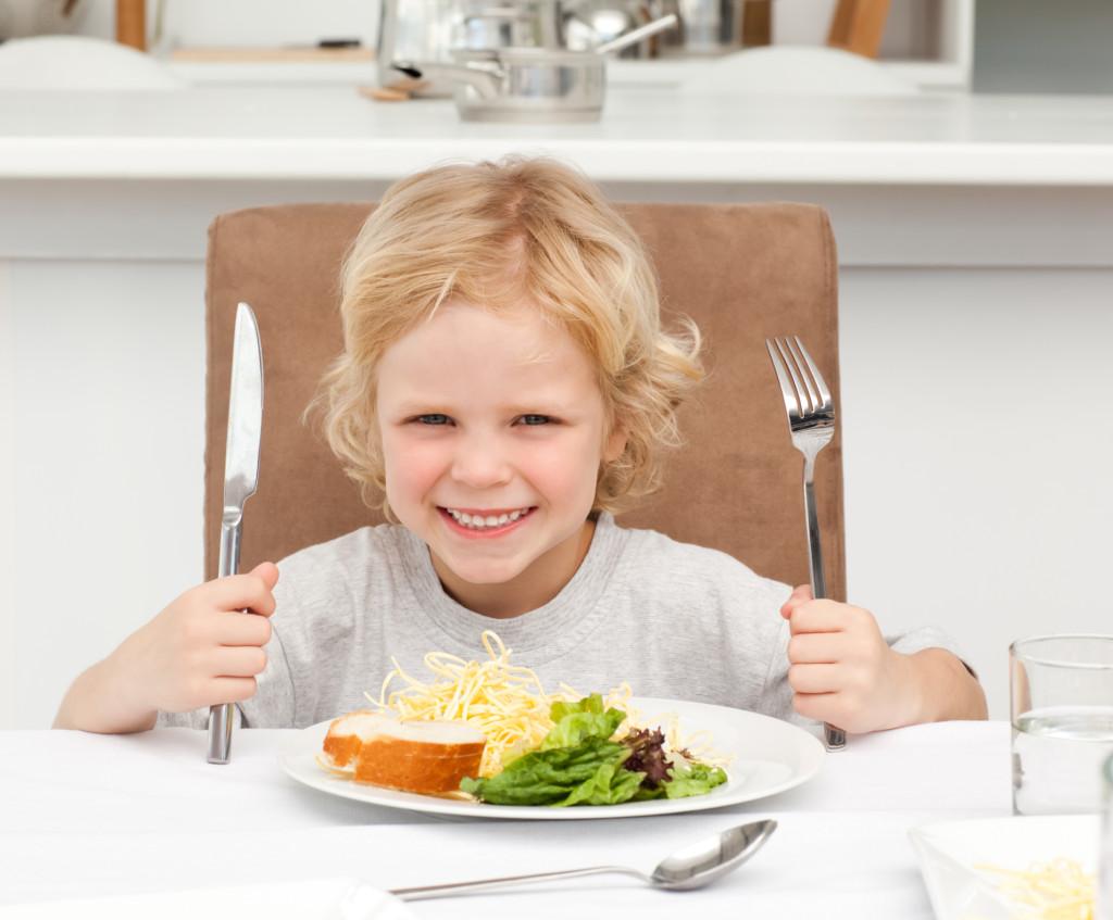 Trikovi kako dijete natjerati da doručkuje ili večera