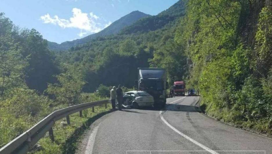 Nakon sudara s kamionom poginuo vozač Fiata