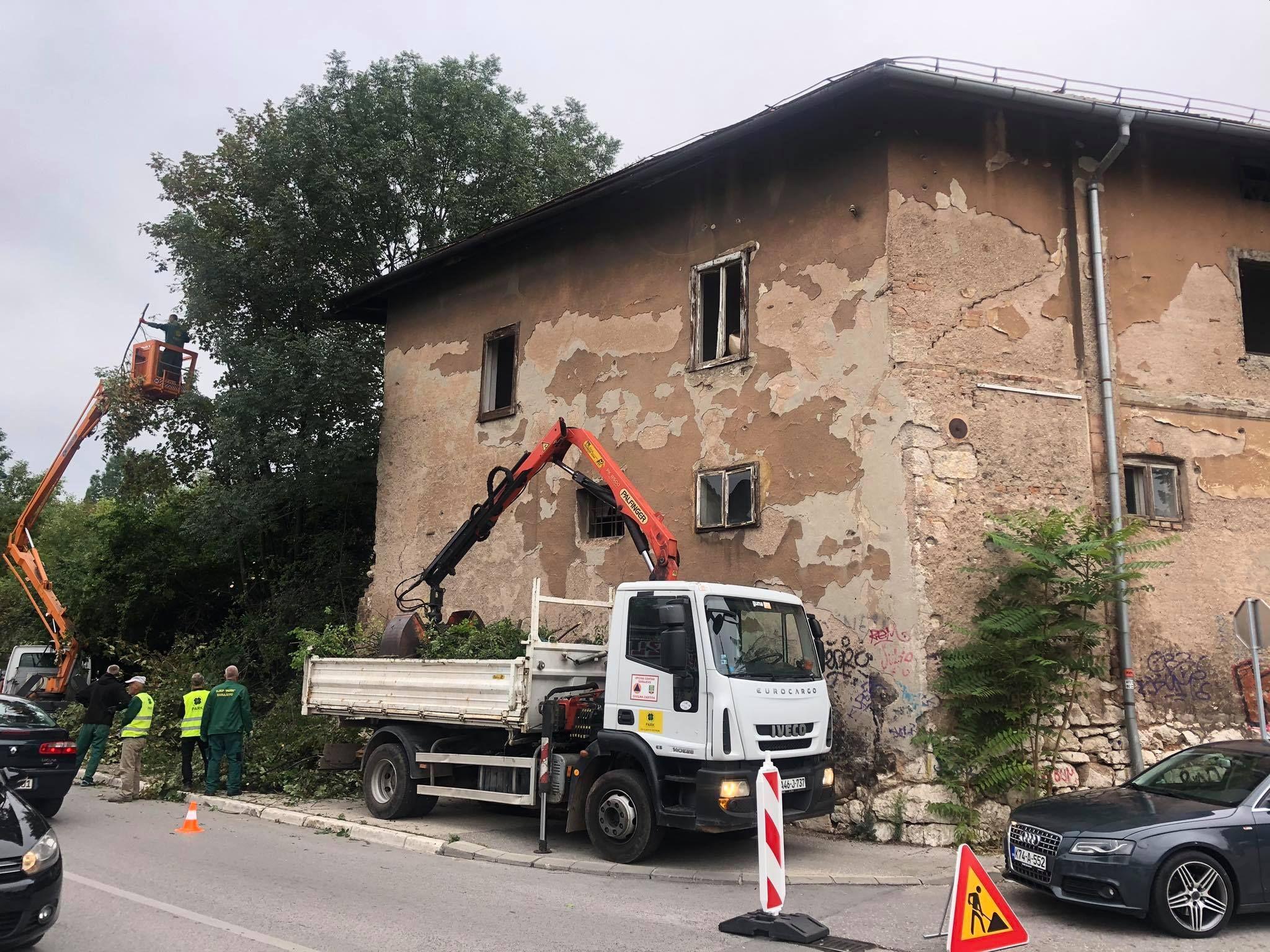 Nastavljeni radovi na trasi Prve transverzale, počelo rušenje još jednog objekta u Tešanjskoj ulici