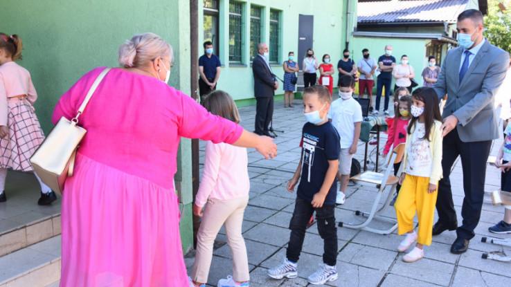 Druga smjena počinje od 13,30 i traje do 17 sati - Avaz