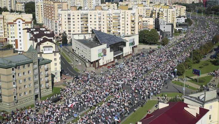 Najmanje 100.000 ljudi na novom protestu protiv Lukašenka