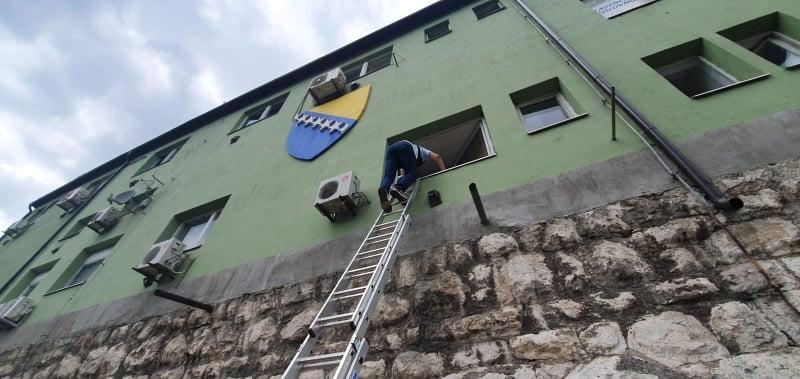 Na radna mjesta ulaze preko merdevina - Avaz