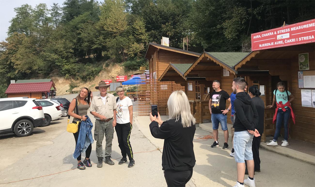 Osmanagić s posjetiocima na tunelima Ravne - Avaz