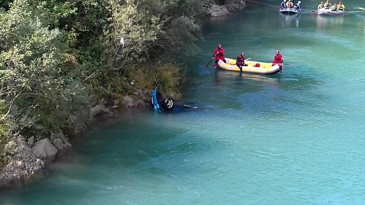 Okončano izvlačenje automobila iz Neretve