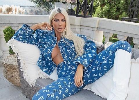 Jelena Karleuša gola u krevetu