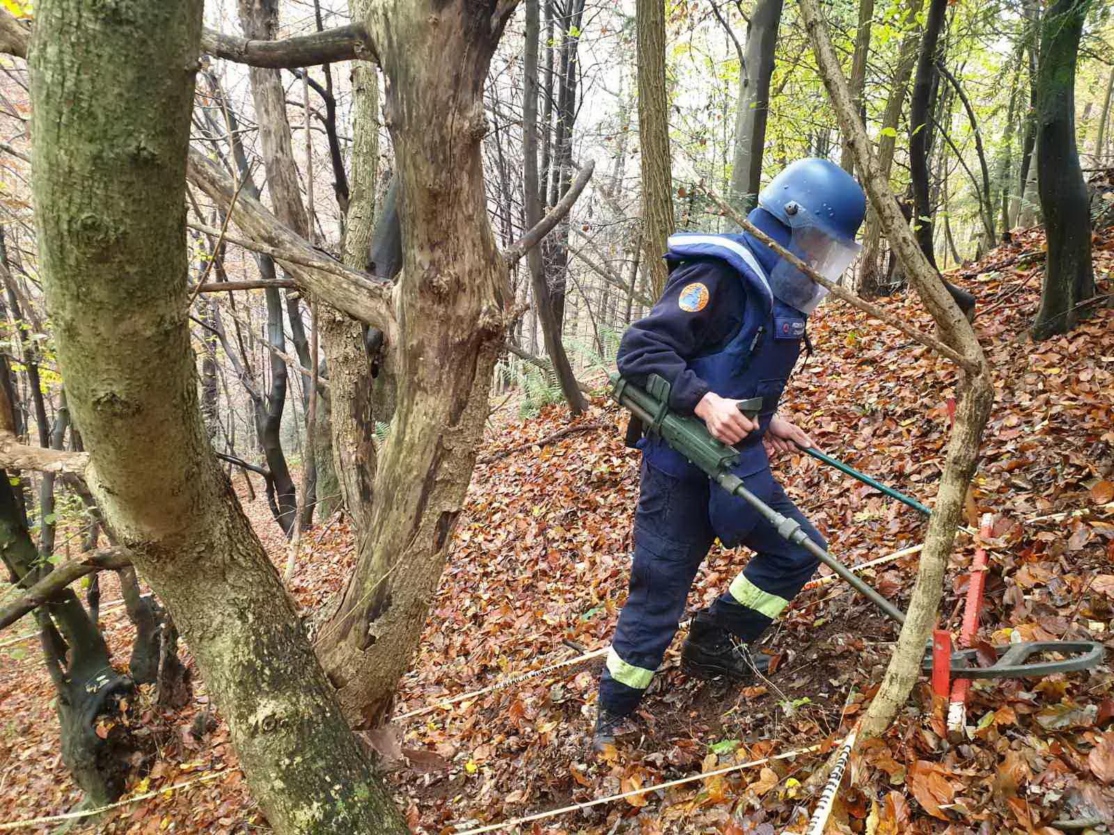 Ručno uklanjaju mine na budućoj trasi Koridora 5C