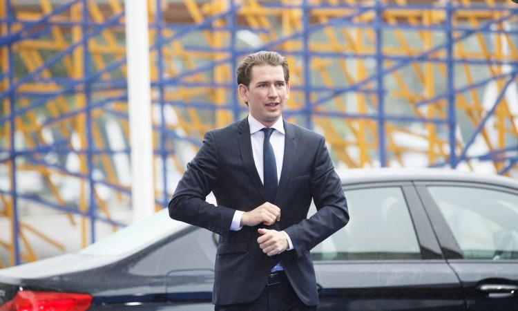 Sebastian Kurz: Hotels, bars and restaurants, will only re-open on January 7th - Avaz