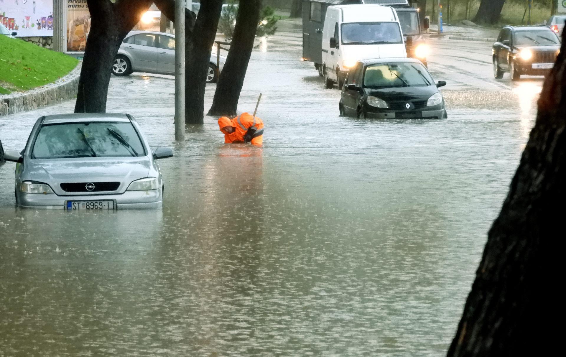 Obilna poplava u Splitu - Avaz