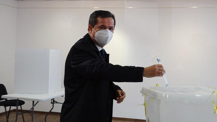 Dr. Guzin  at the polling station - Avaz