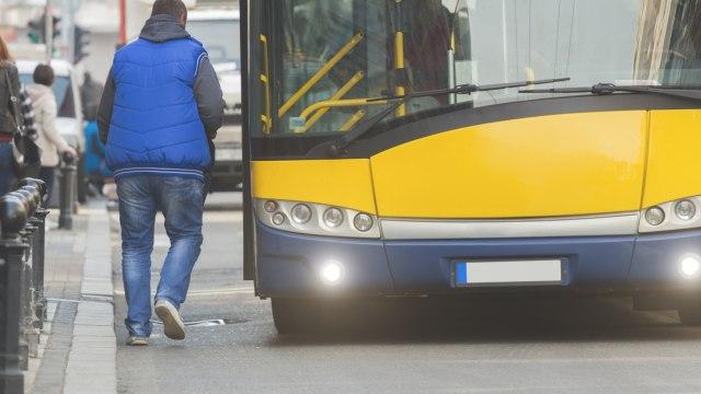 Ukrao autobus, malo se provozao pa ga vratio