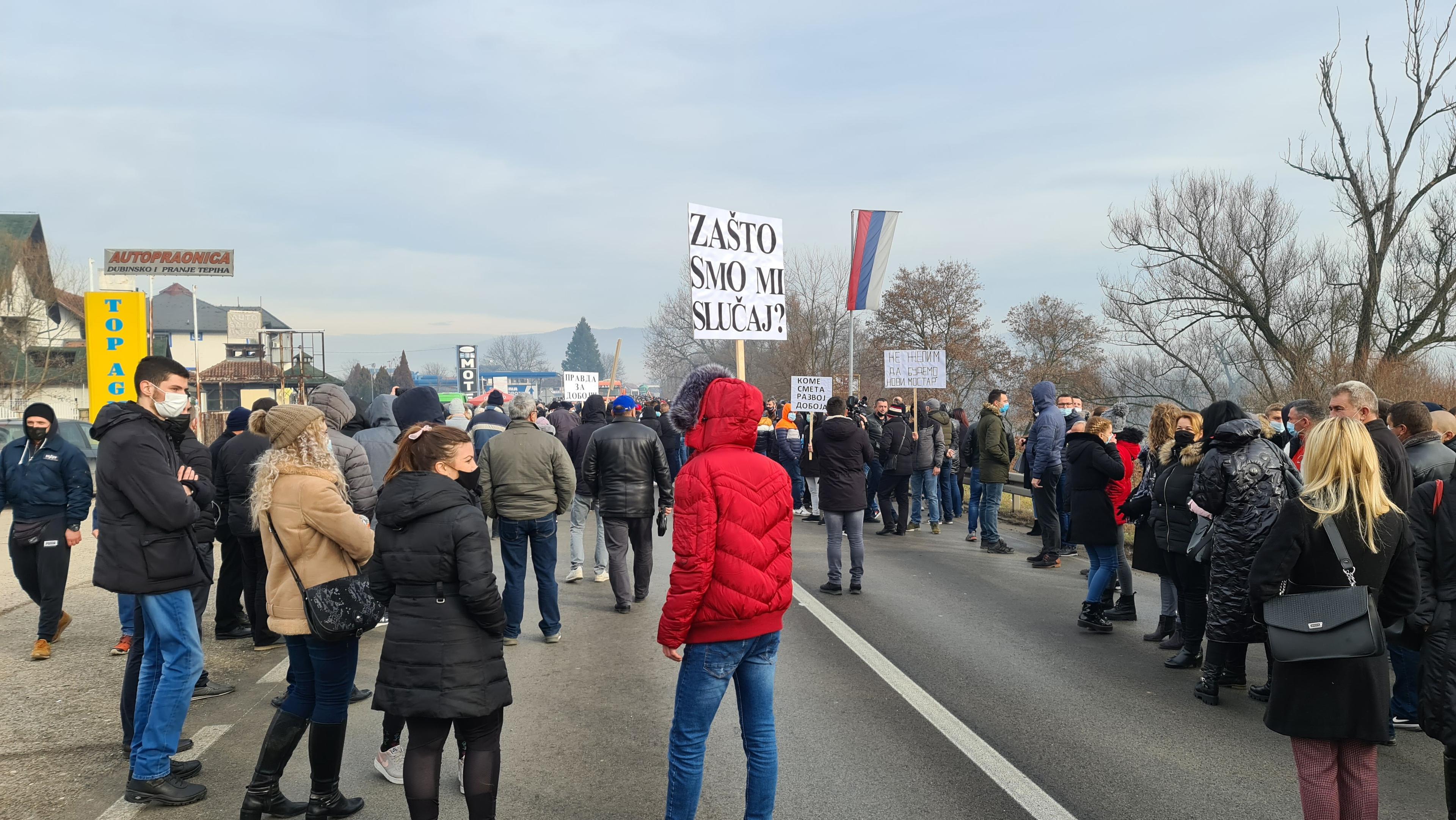 Na protestima protiv ponavljanja izbora u Doboju bilo 1.500 građana