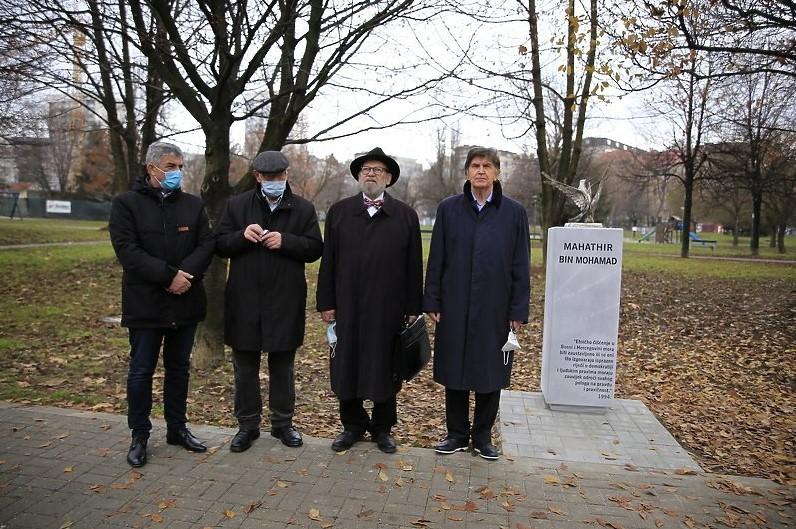 Madeleine Albright and Mahathir bin Mohamad received monuments in Sarajevo