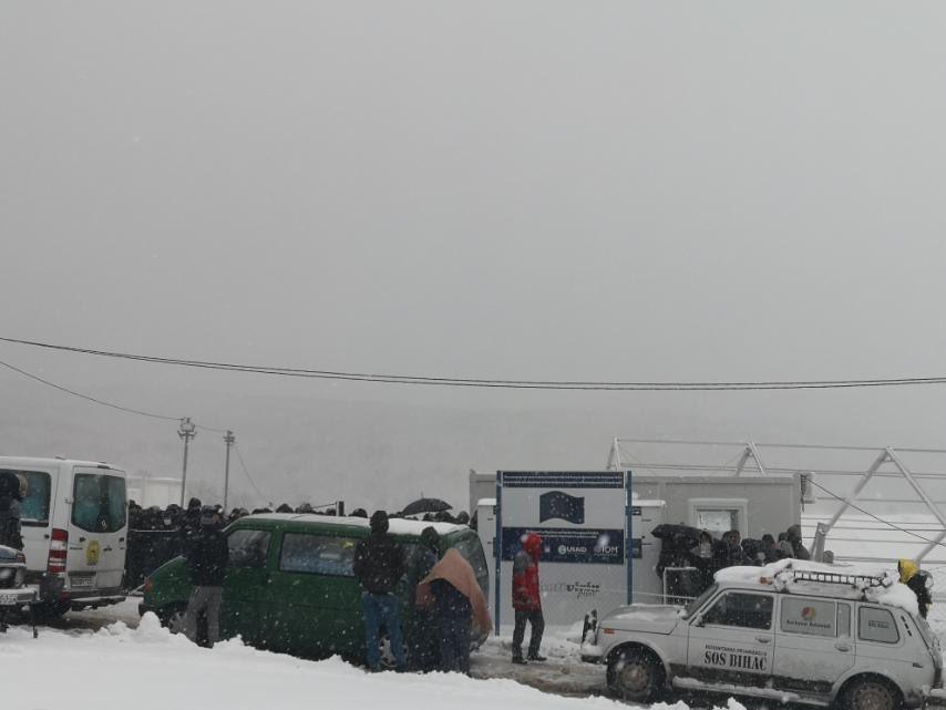 Pet humanitarnih organizacija pozivaju vlasti u BiH da hitno riješe pitanje smještaja migranata iz "Lipe"