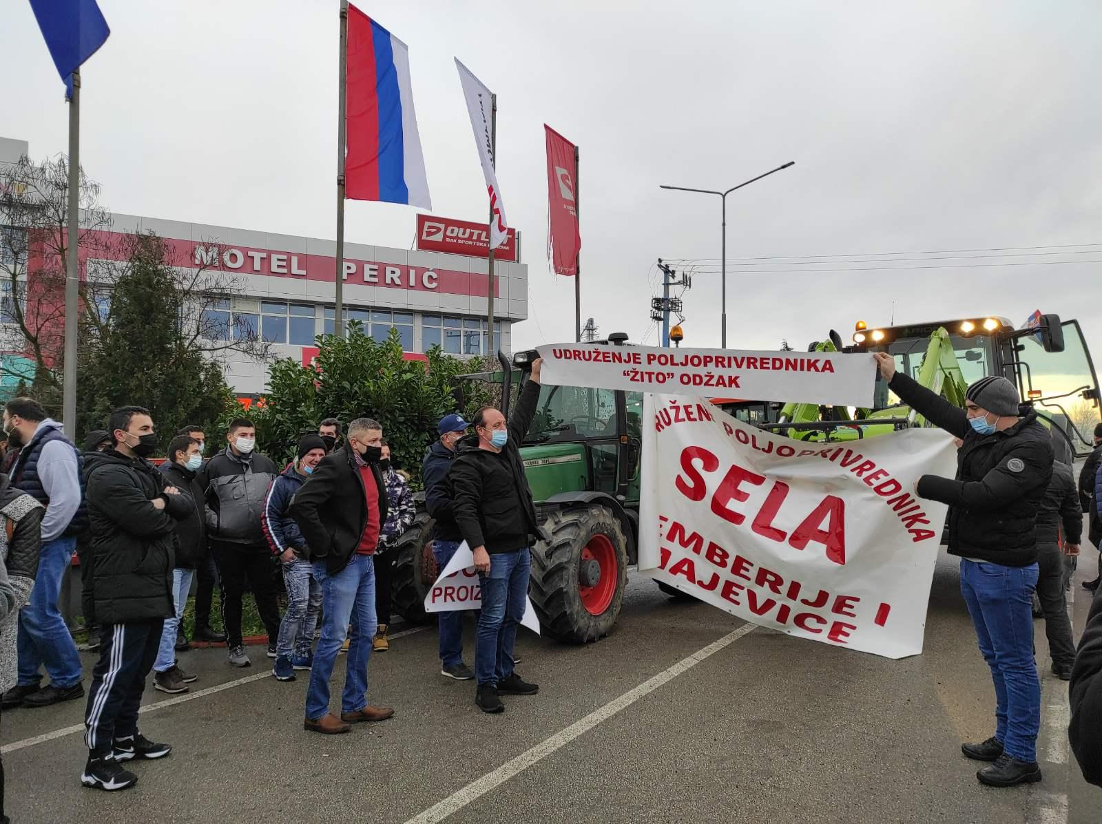 Poljoprivrednici iz cijele BiH blokirali su carinske terminale na graničnim prijelazima