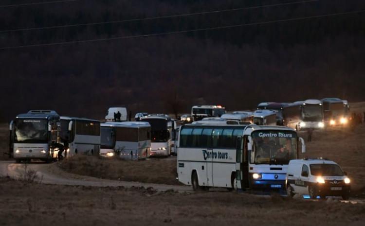 Migranti u autobusima proveli proteklu noć - Avaz