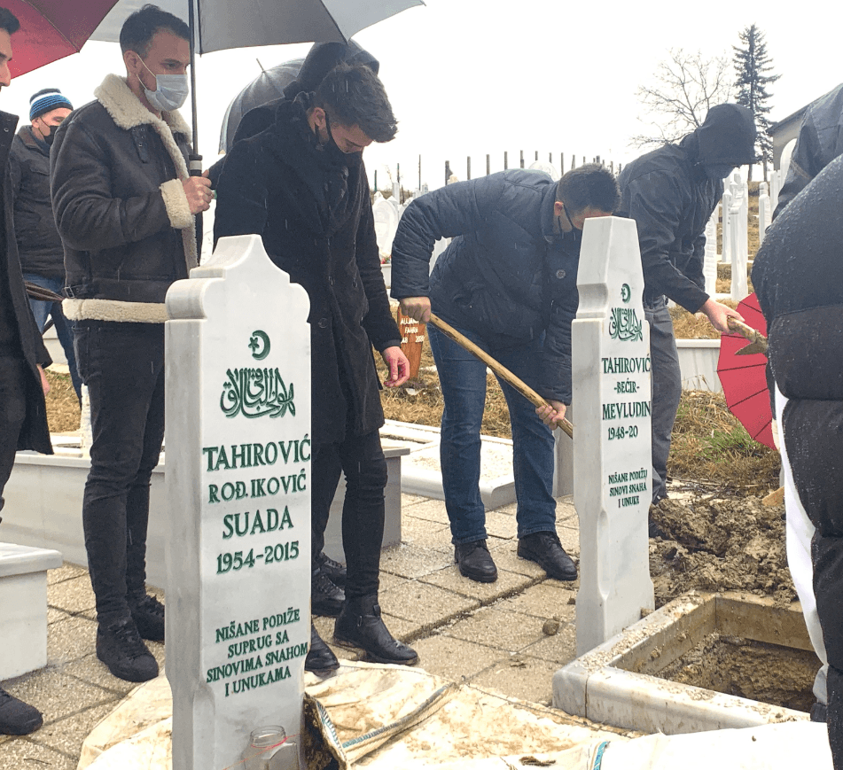 Kenan je prije nekoliko godina ostao i bez majke - Avaz