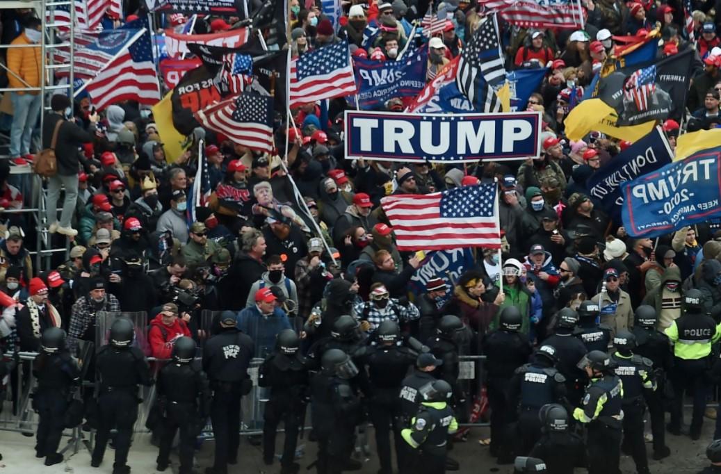 Republikanski senator Kruz pozvao demonstrante na povlačenje: Nasilje mora prestati