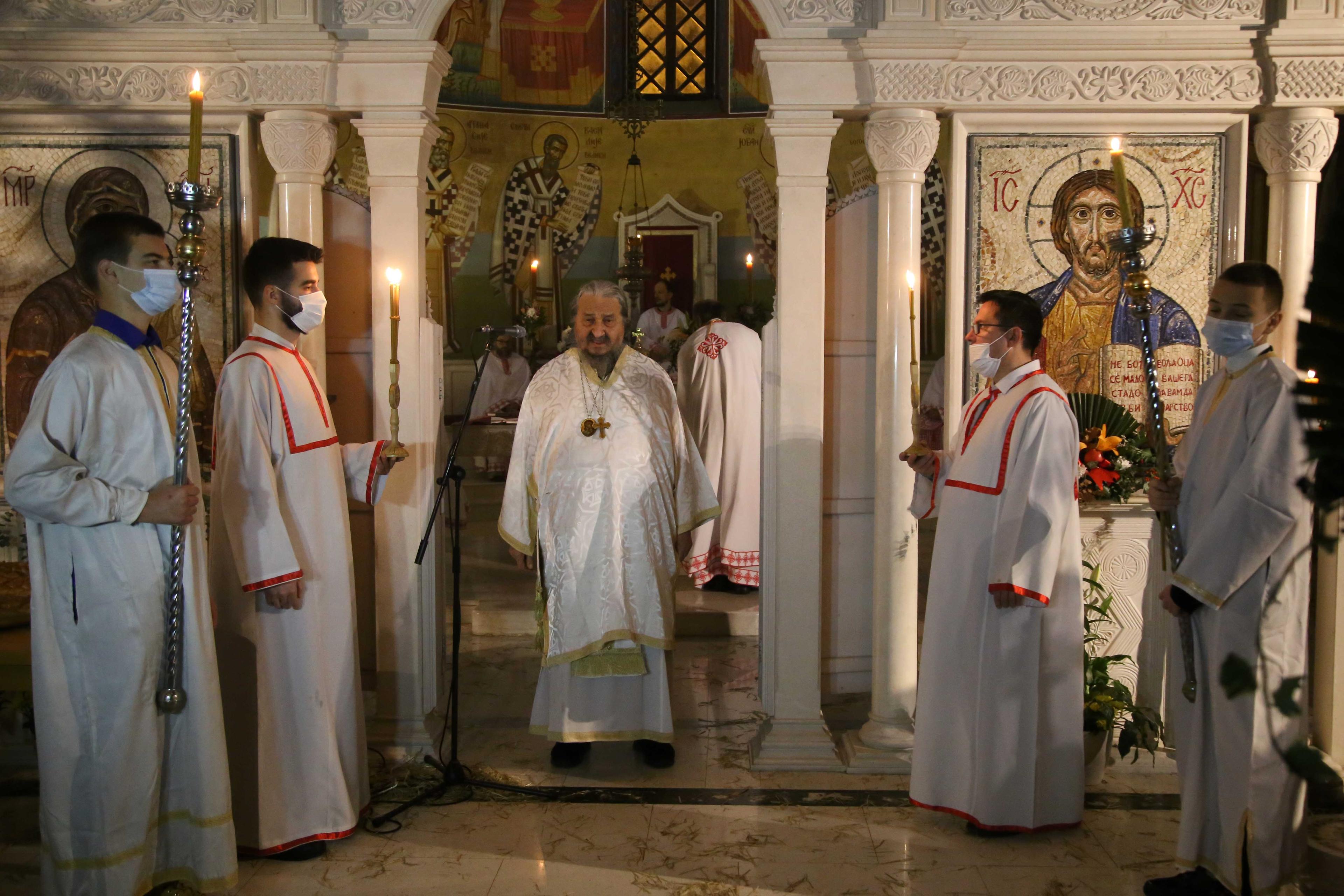 Božićnu liturgiju služili vladika zahumsko-hercegovački i primorski Dimitrije i umirovljeni vladika Atanasije sa sveštenstvom - Avaz