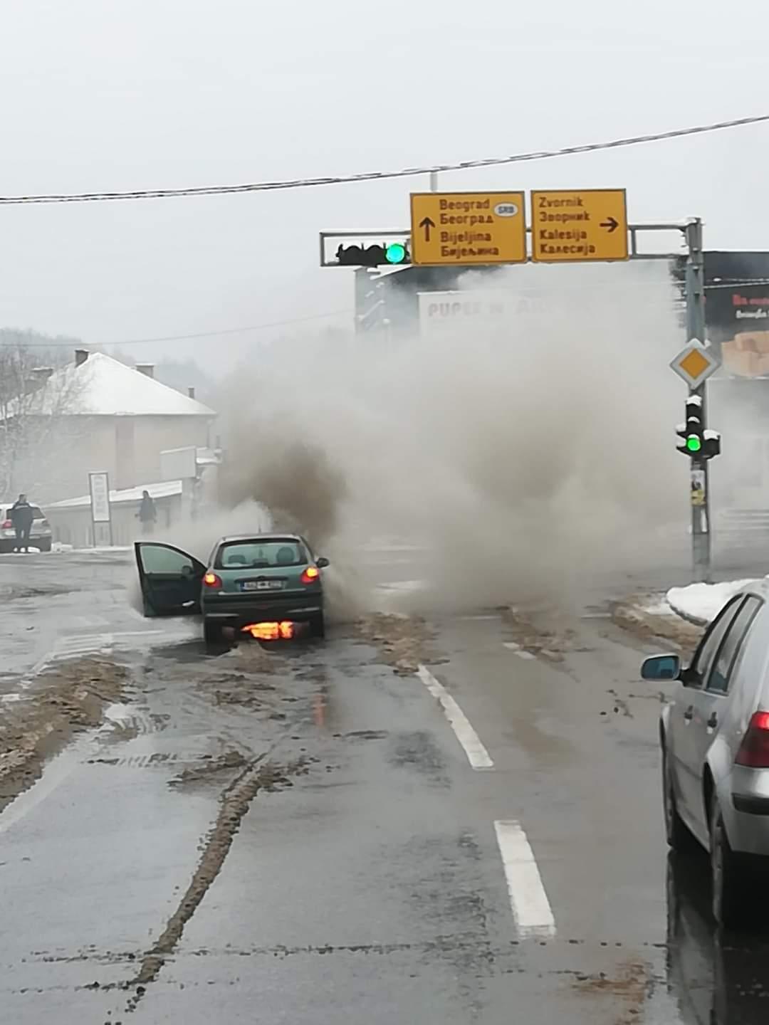 Planuo automobil na raskrsnici