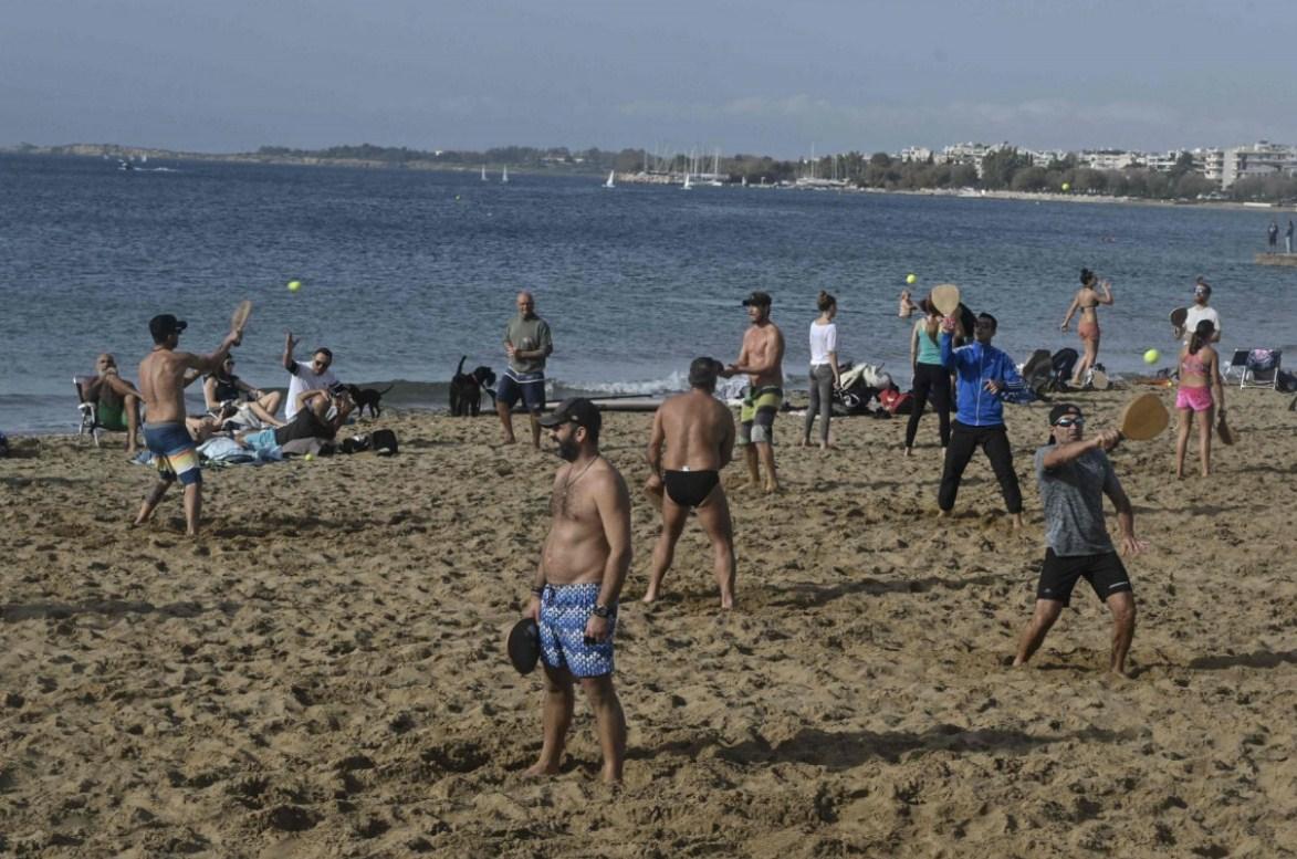 Grci na plažama - Avaz