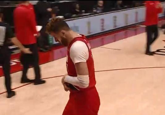 Nurkić se držao za ruku - Avaz